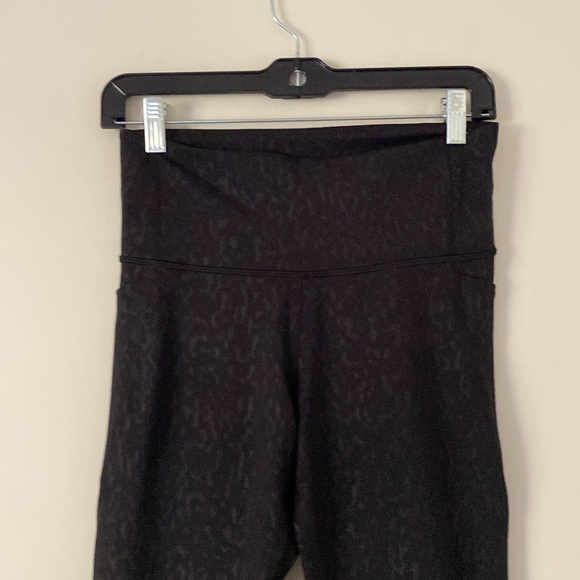 Old Navy Active Black Pattern Elevate Leggings Stretch - Picture 7 of 12